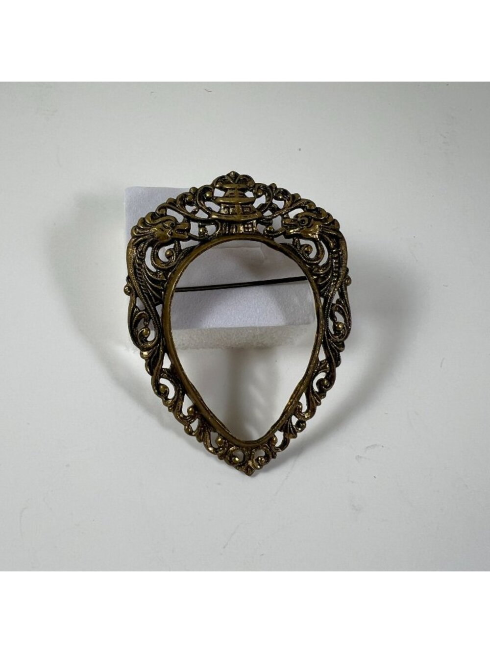 Vintage Gold-Tone Ornate Shield-Shaped Scarf Clip With Intricate Dragon Motif De